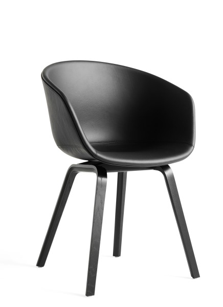 Stuhl About a Chair AAC23 von Hay, Sitzschale Leder Sierra schwarz Si 1001, Gestell Eiche schwarz lackiert (wasserbasiert)