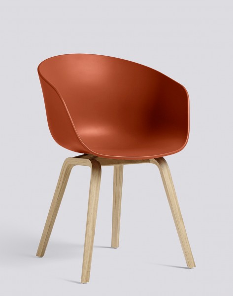 Stuhl About a Chair AAC 22 von HAY, Schale orange, Stuhlbeine Eiche hell lackiert matt