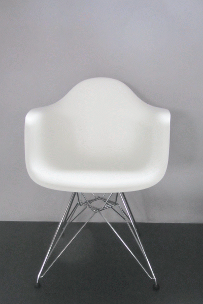 Eames Plastic Armchair DAR von Vitra, Sitzschale Farbe weiß (04), Untergestell verchromt