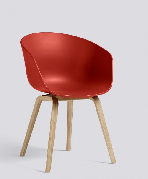 Stuhl About a Chair AAC 22 von HAY, Schale warm red, Stuhlbeine Eiche hell lackiert matt