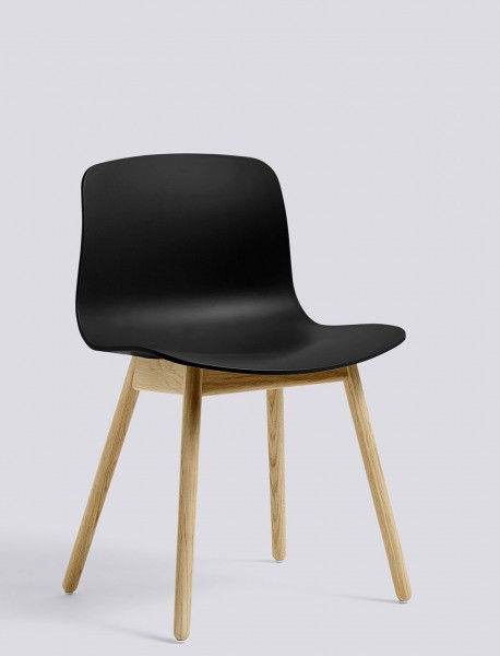 About a Chair AAC 12 von HAY, Schale schwarz, Gestell Eiche matt lackiert (aufgehellt)